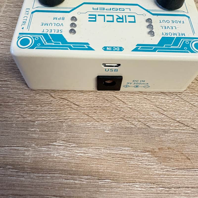 2010s Donner Circle Looper White