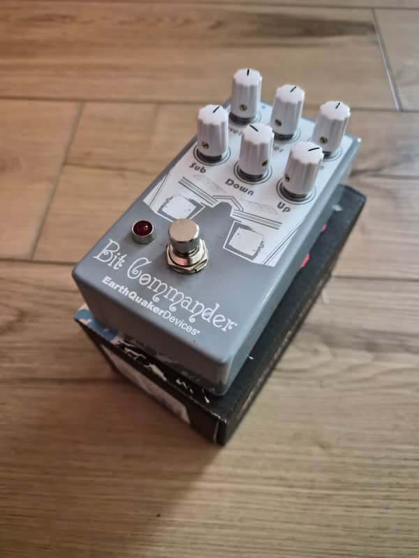 EarthQuaker Devices Bit Commander Analog Octave Synth V2