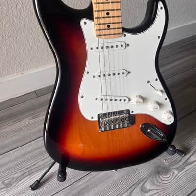 2021 Fender Player Stratocaster with Maple Fretboard - 3-Color Sunburst image 2