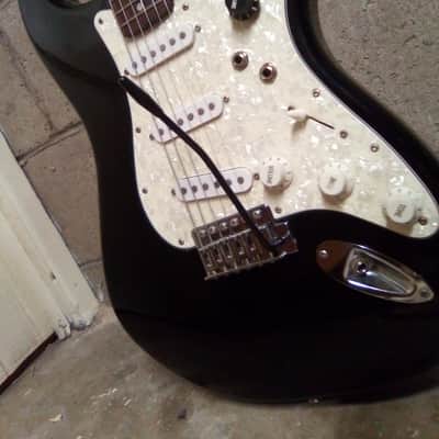 Squier Stratocaster - Modded 3 Outputs image 12
