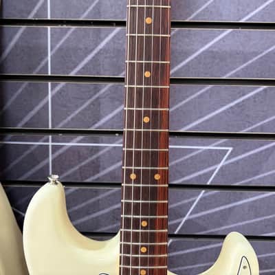 Fender American Vintage II 1961 Stratocaster Olympic White, Hard Case B Stock image 3