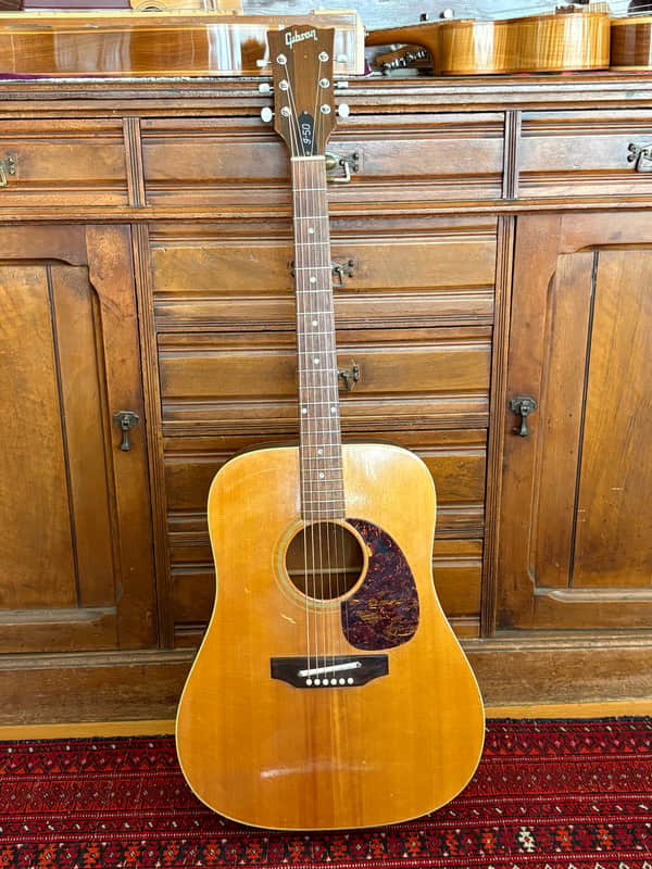 ビンテージ1970年Gibson J-50 Deluxe アコースティックギター Gibson J-50 Deluxe | Claescaster