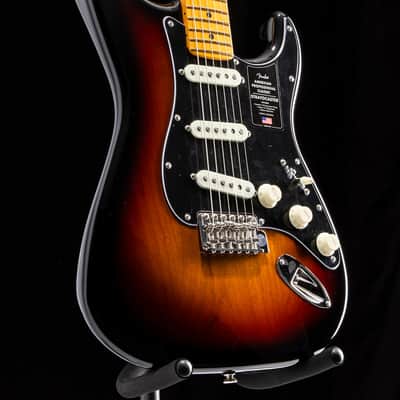 Fender American Professional Classic Stratocaster 3 Color Sunburst image 4