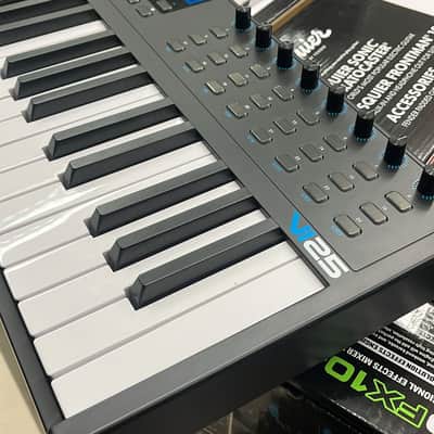 Alesis VI25 USB MIDI Keyboard / Pad Controller 2010s - Black