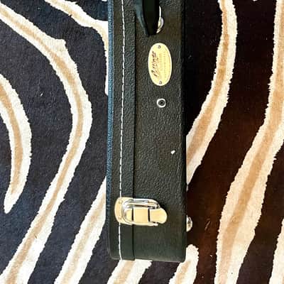 TKL Hard shell Mandolin Case - Black with Olive green plush interior image 10