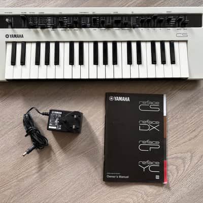 Yamaha Reface CS Mini Mobile Keyboard 2015 - Present - White image 1
