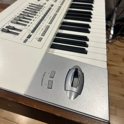 Korg Pa2X Pro 76-Key Professional Arranger Keyboard 2000s - Silver image 10