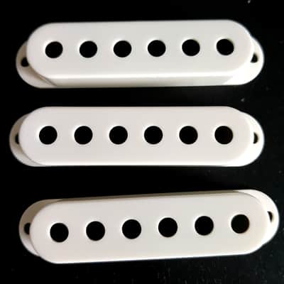 3 WD Parchment (Old White) 52,5 mm Stratocaster style Pickup Covers image 1