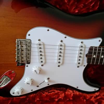 Fender Jimi Hendrix Voodoo Strat Rosewood Fretboard 1998 - 2000 3-Color Sunburst Abby Ybarra CS Pups image 2