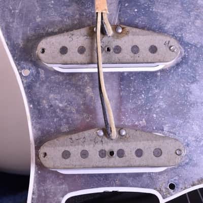 Fender stratocaster 1966 olympic white old refin image 5