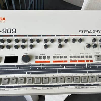 STEDA Electronics SR-909 Drum Machine TR-909 Replica image 3