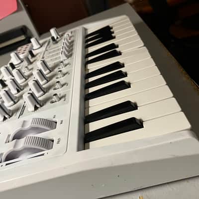 Arturia Microbrute SE 25-Key Synthesizer 2015 - White image 5