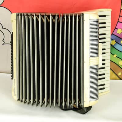 Used Scandalli Silvietto Student Accordion with Case image 11