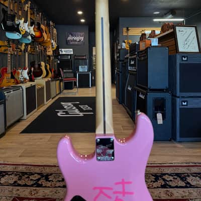 Squier Hello Kitty Stratocaster 2024 - Present - Pink image 6