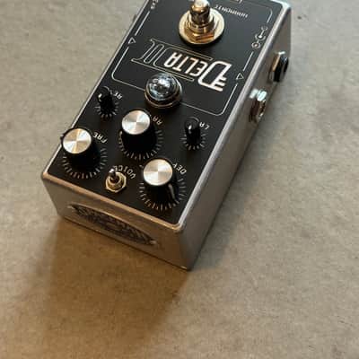 Spaceman Delta II Harmonic Tremolo Guitar Pedal image 2
