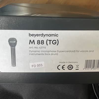 Beyerdynamic M 88 TG Hypercardioid Dynamic Microphone 2010s - Black image 2