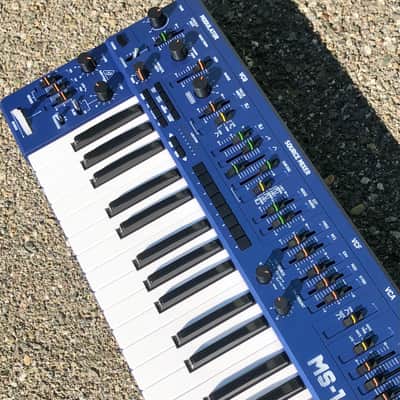 Analog Mono Synth w/ Buit-in Sequencer + KNOBs