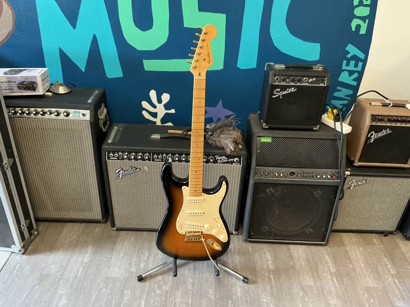 Fender 50th Anniversary American Deluxe Stratocaster 2004 - Sunburst used image 1