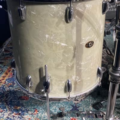 Slingerland – 1960s Vintage Radio King 4-Piece Set 22", 16", 13", with Matching 5x14" Artist Model Snare Drum  – White Marine Pearl image 8