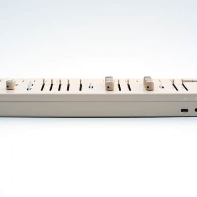 Vongon REPLAY polyphonic synthesizer with multi-mode arpeggiator image 3