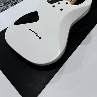 Ibanez RG8-WH Standard with Meranti Body, Jatoba Fretboard 2019 - Present - White image 3