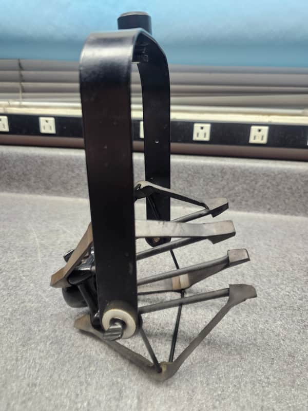 Electro-Voice Microphone Shock Mount for RE Series Microphones image 1