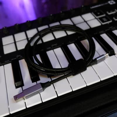 Novation Launchkey 25 MKIII MIDI Keyboard Controller 2020 - Present - Black with Carrying Case image 2