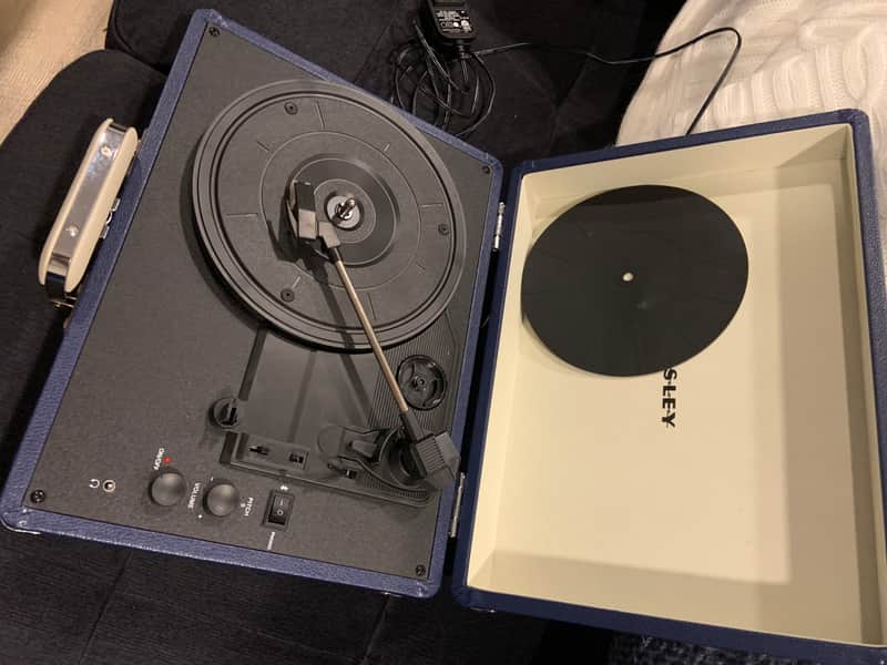 Crosley Cruiser Deluxe 3-Speed Portable Turntable image 1