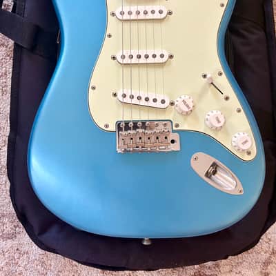 Fender Vintera II Road Worn '60s Stratocaster 2024 - 2026 - Lake Placid Blue image 2