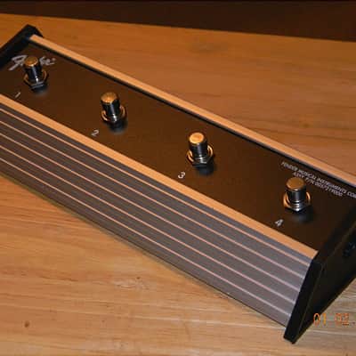 FENDER CYBER FOOT SWITCH CONTROLLER DELUXE/ TWIN W/ MIDI CABLE