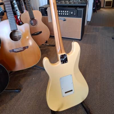 Fender American Standard Stratocaster with Rosewood Fretboard 1996 - 1997 - Vintage White image 6