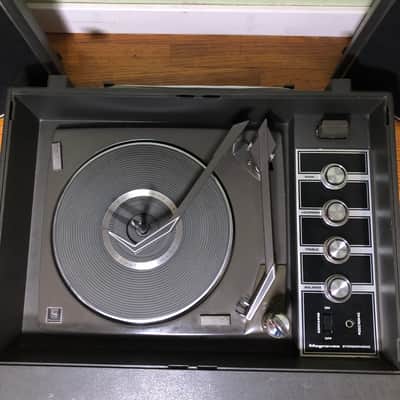 1970 Magnavox Port. Record Ch. Stereo - Fully Refurbished, Turntable image 6