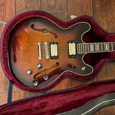 Guild Starfire IV SF 4D 1981 USA vintage with factory DiMarzio pickups OG plush hardshell case image 1