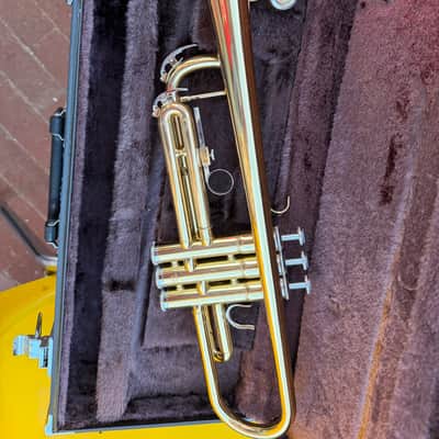 Yamaha YTR-2335 - Gold image 3