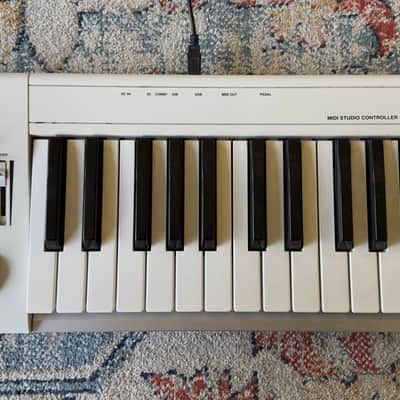Korg K25 25-Key USB MIDI Studio Controller 2000s - White with Silver Trim image 1