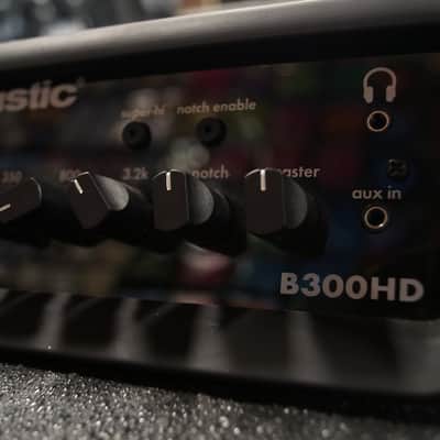 Acoustic  B300HD Compact Bass Head BIG sound! image 4