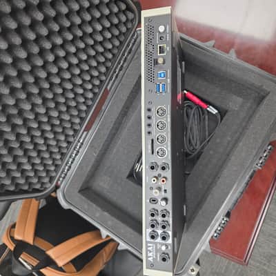 Akai MPC Live II Standalone Sampler / Sequencer Retro Edition 2020 - Present - Grey image 5