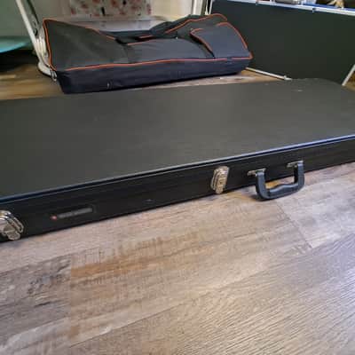 Gretsch G2220 Electromatic Junior Jet Bass II with Walnut Fretboard 2018 Black with Case and Strap image 9