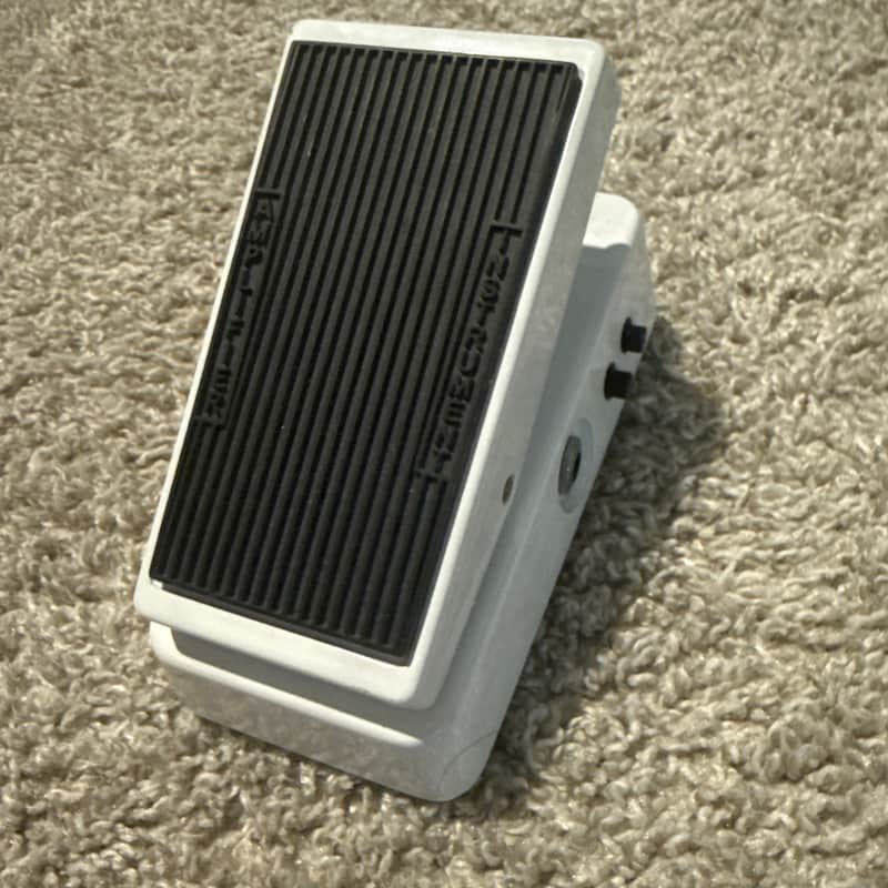 Dunlop 105Q Cry Baby Bass Wah image 1
