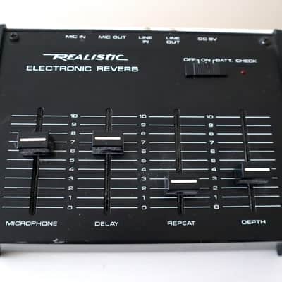 Realistic 32-1110 Desktop Electronic Reverb / Delay 1982 - 1989 - Black image 1