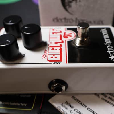 Electro-Harmonix Nano Big Muff Pi Distortion / Sustainer 2013 - Present - White / Black / Red image 4