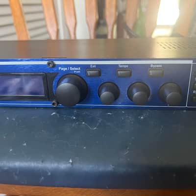 Lexicon MX400 Dual Stereo / Surround Reverb Effects Processor with IEC power cable and rack mount bolts/washers image 4