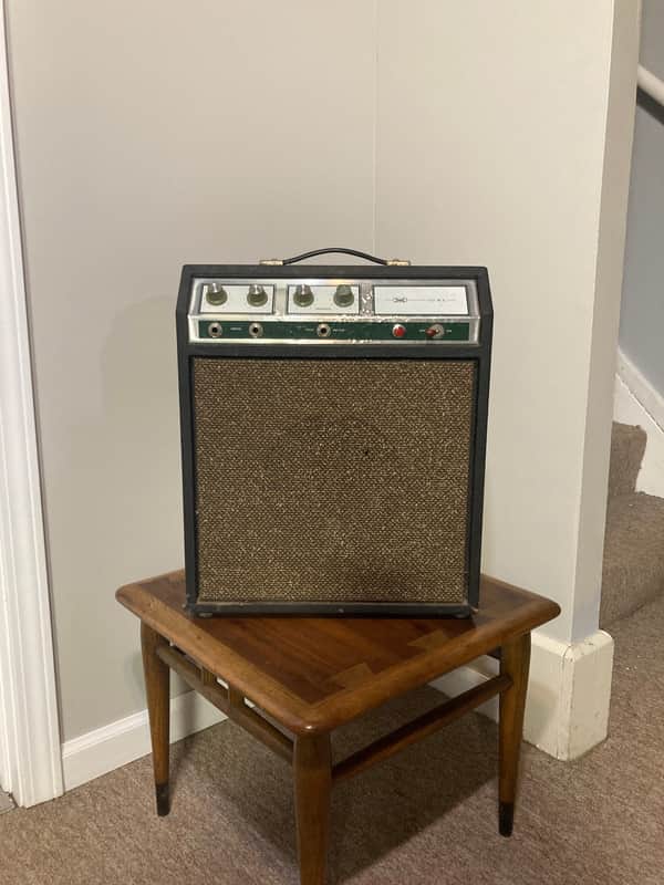 Silvertone Model 1421 10XL 10-Watt 1x8 Guitar Combo image 1