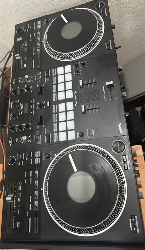 Pioneer DJ DDJ-REV7 2-Channel Serato DJ Pro Controller with Motorized Jog Wheels Pioneer DJ DDJ-REV7 2-Channel Serato DJ Pro Controller with Motorized Jog Wheels 2020 - Black image 1
