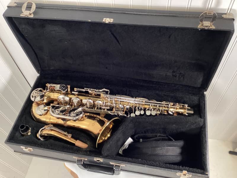 Vito Alto Saxophone w/Case