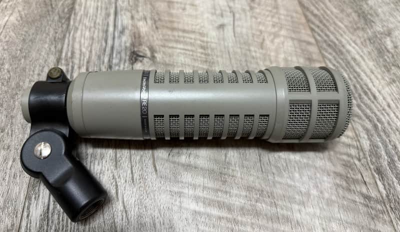 【12/12まで限定価格】Electro voice Re20 Amazon.com: Electro-Voice RE20 Broadcast Announcer Microphone with