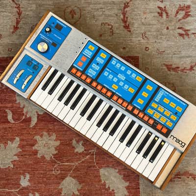 Moog The Source Monophonic Analogue Synthesizer image 9