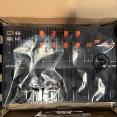 Mint Arturia MiniLab 3 25 Slim-key Controller - Orange image 2
