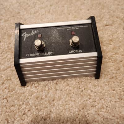 Fender Deluxe 112 2-Channel 65-Watt 1x12" Solid State Guitar Combo with Footswitch image 4