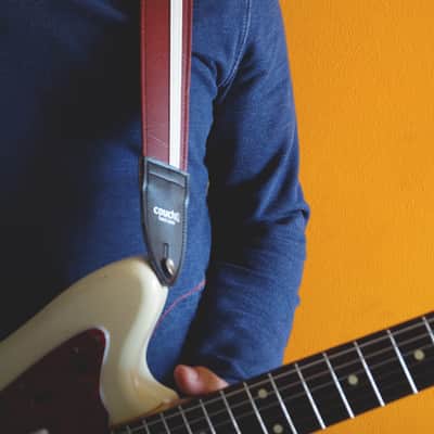 Couch Dark Red With White Vinyl Racer X Guitar Strap image 4